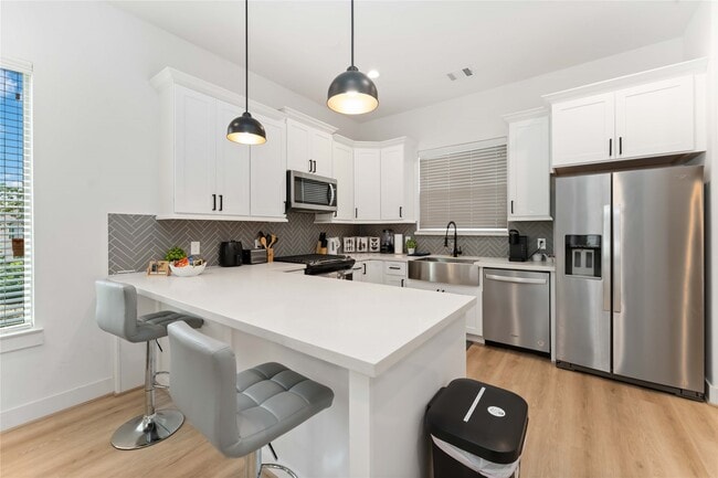 Building Photo - 2341 Eagle St