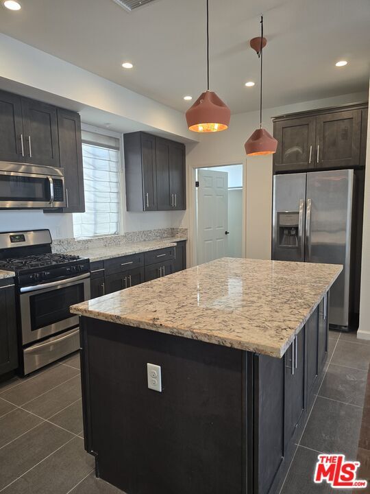 Building Photo - 940 S Western Ave