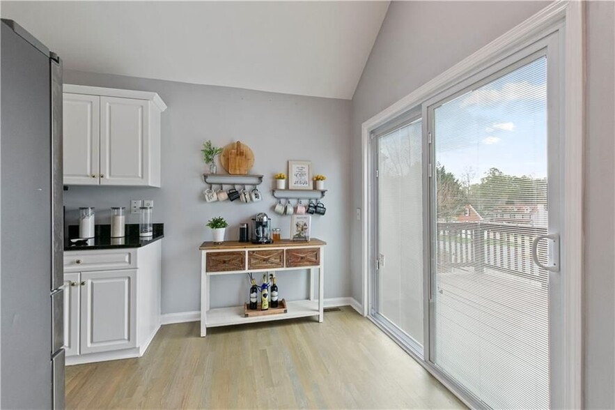 Building Photo - 2437 Pondside Pl NE