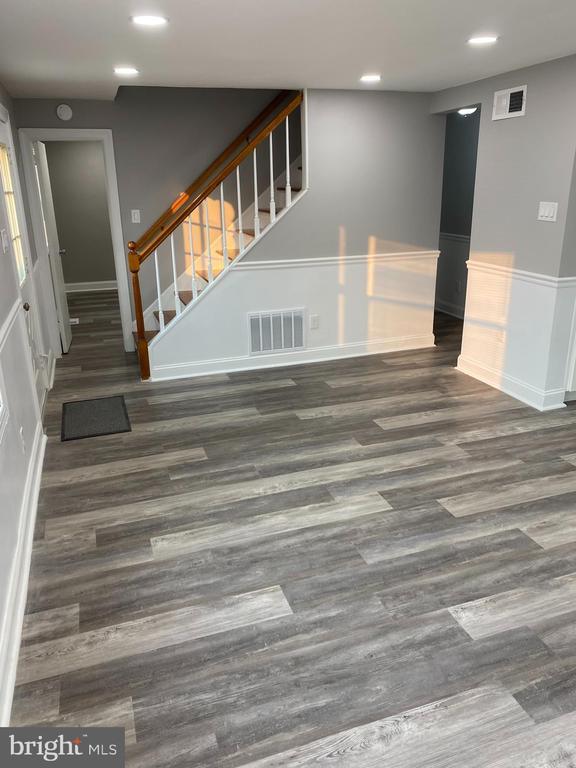 Building Photo - 404 Abbott Rd