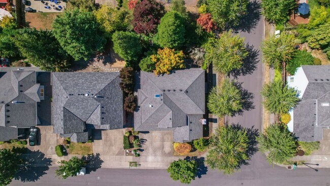 Building Photo - FOR RENT: CORNER LOT, Immaculate, lovely and spacious home - 5 bed, 3 bath + bonus room with 3-ca...