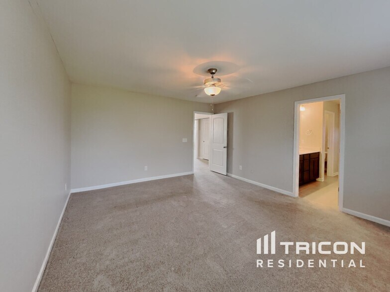 Building Photo - 136 Yadkin St