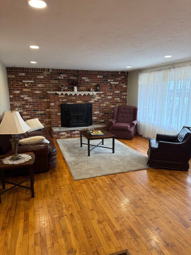 Building Photo - 558 Shippensburg Rd