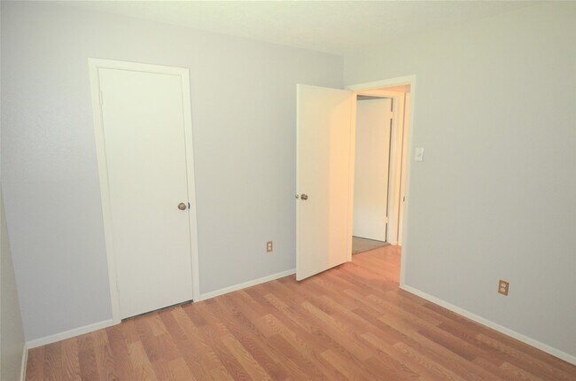 Building Photo - 24006 Merry Oaks Dr