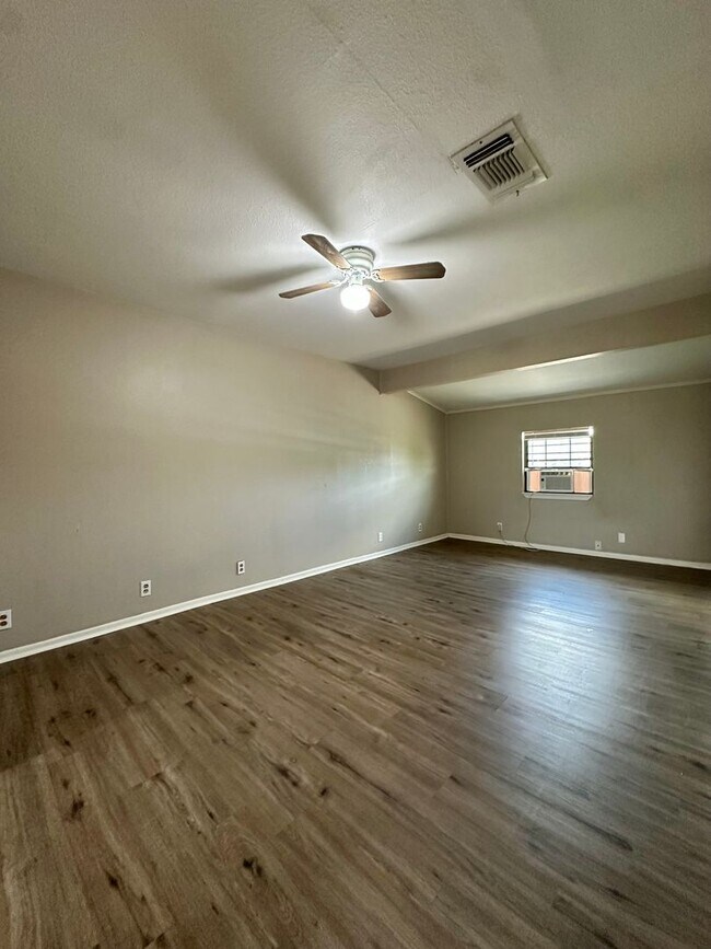 Building Photo - Coming Soon - 3 Bedroom Home Near Bradford...