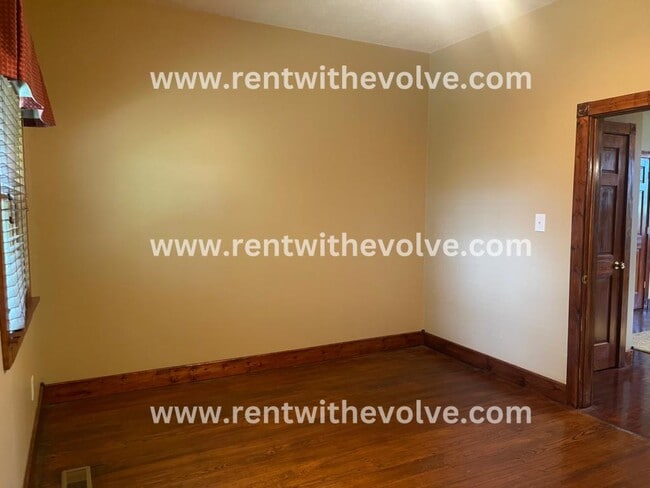 Building Photo - 1377 W Stockyard Rd