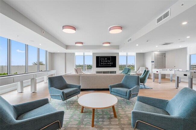 Building Photo - 200 NE 1st Ave