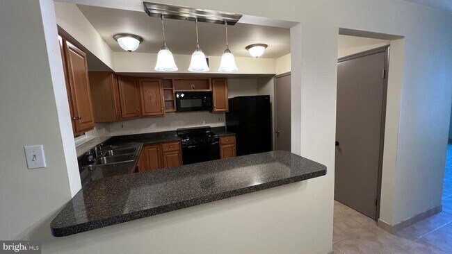 Building Photo - 744 Summit Chase Dr