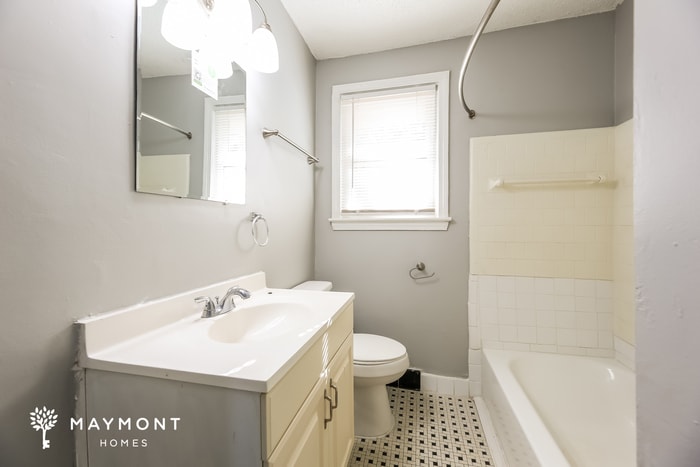 Building Photo - 311 E Dorchester Blvd