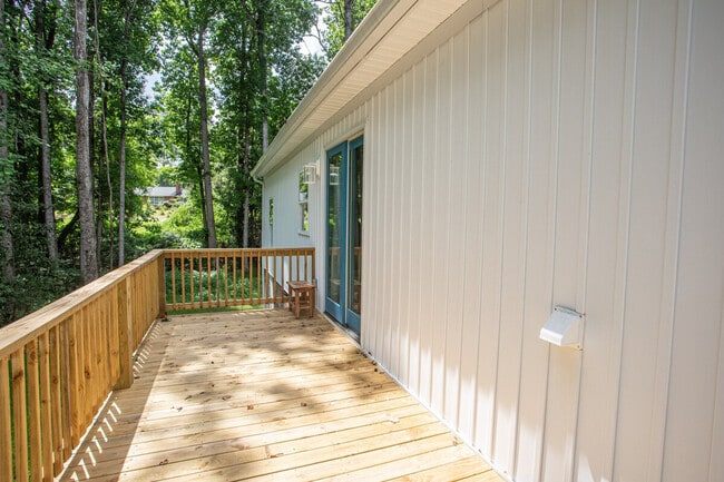 Building Photo - 2202 Elkridge Dr