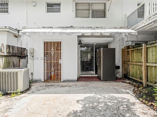 Building Photo - 3609 Townhouse Ct