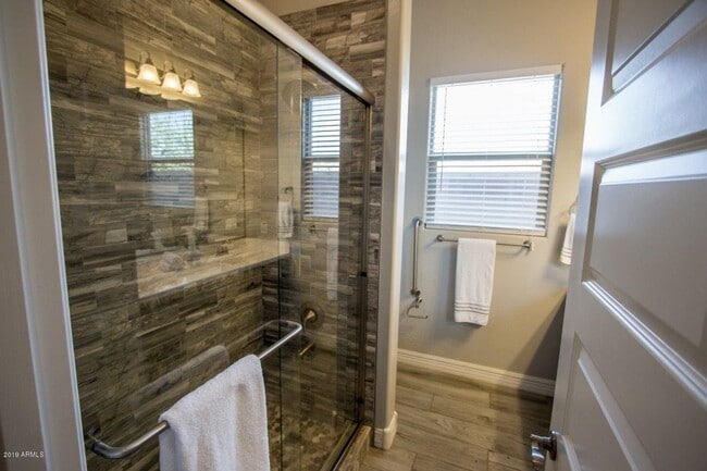 Building Photo - Gorgeous 4 Bed + den Single Level Home in gated community in North Peoria with RV Gate / BBQ!!