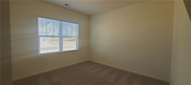 Building Photo - 132 Verona Dr NW