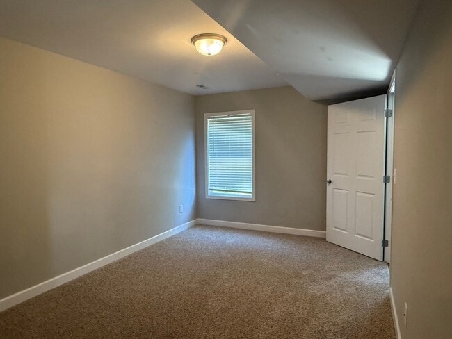 Building Photo - Spacious 3 Bedroom, 3.5bath in central Joh...