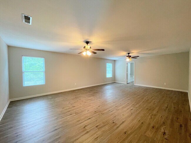 Building Photo - 30003 Westfield Dr