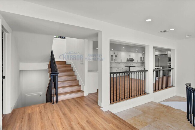 Building Photo - Palos Verdes Estates luxury home is now av...