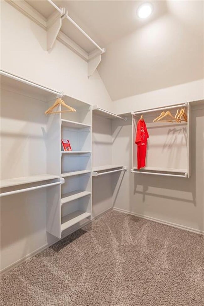 Building Photo - Stunning new home + 4 bedrooms + 3 bathroo...