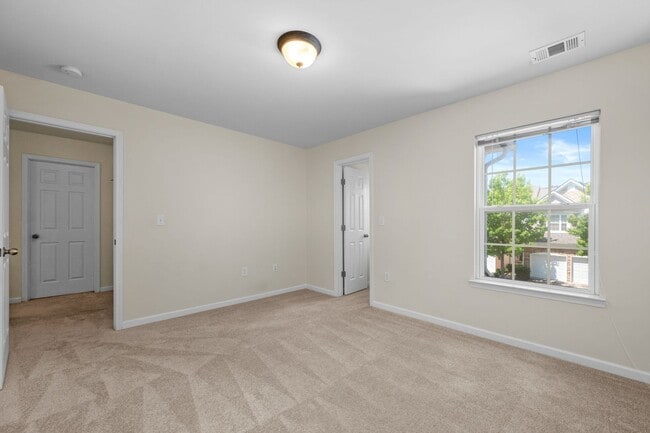 Building Photo - Creekside at Brentwood!