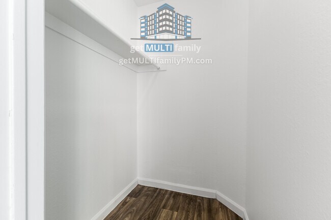 Building Photo - 1923 E Hayden Ln