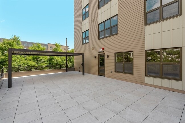 Building Photo - 75 Willow Ct