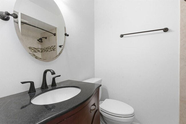 Building Photo - 6631 Valleyside Rd