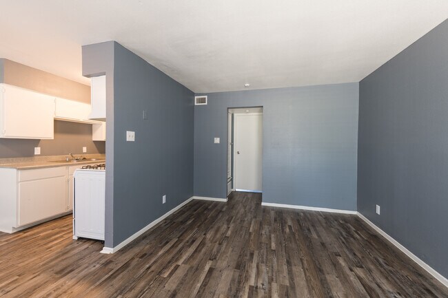 Building Photo - 708 Santa Rosa Dr