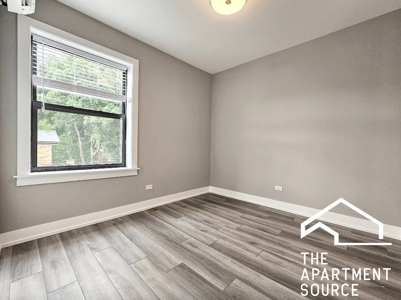 Building Photo - 3953 N Janssen Ave