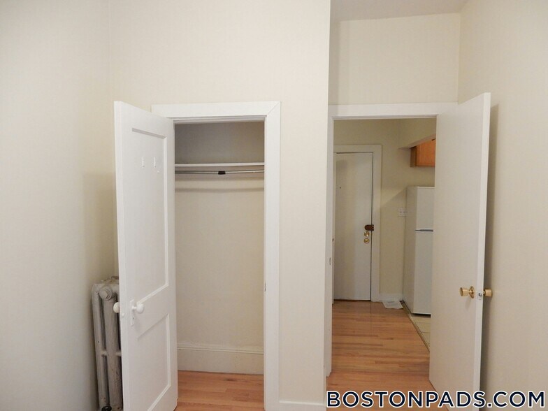 Building Photo - 171 Hemenway St