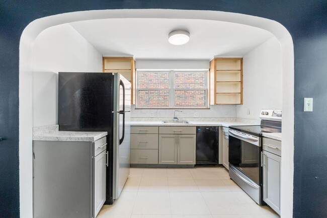 Building Photo - 57 N Burgess Ave