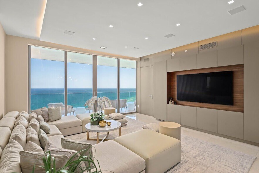 Building Photo - 18975 Collins Ave