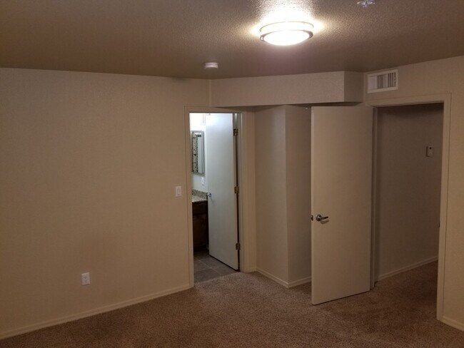 Building Photo - Upgraded West-Flagstaff Condo in the Arbor...