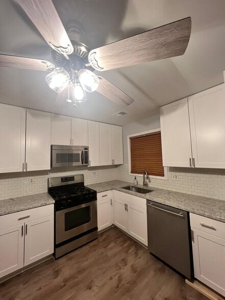 Building Photo - 2951 Hill Dr