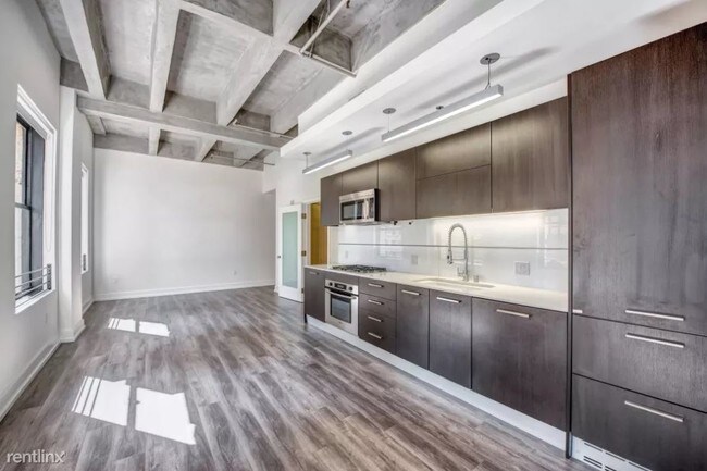 Building Photo - 2337 Bissonnet St