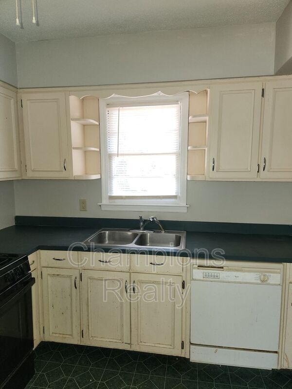 Building Photo - 5415 Eugenia Ave