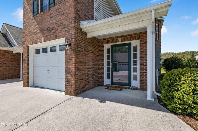 Building Photo - Beautiful End-Unit Condo – Move-In Ready!