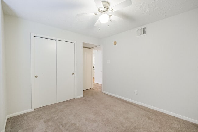 Building Photo - 8051 Bay Branch Dr