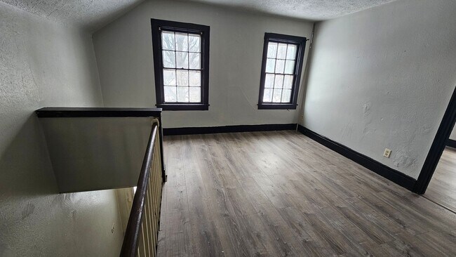 Building Photo - 118-118.5-1185 Wood St