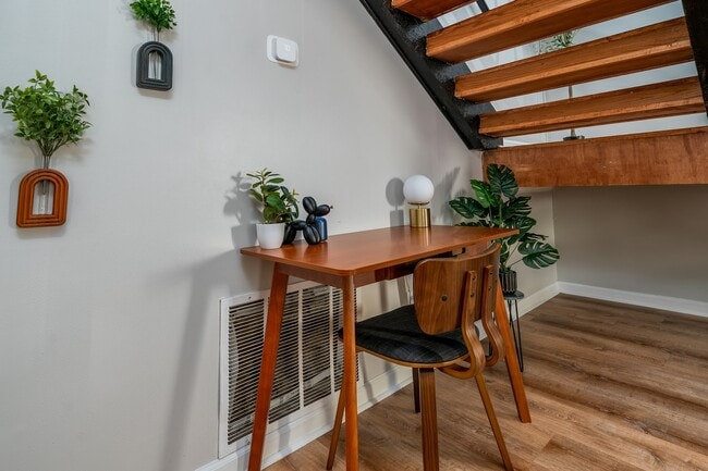 Building Photo - 246 Toweridge Dr SW