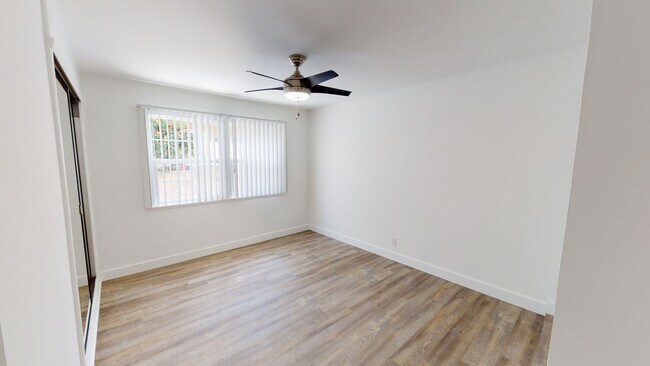 Building Photo - 11591 Riverside Dr