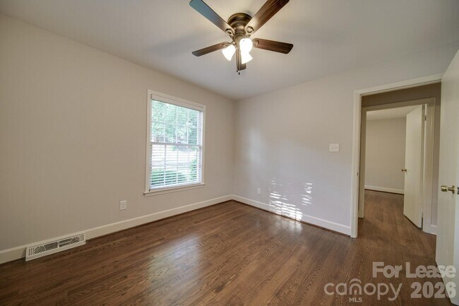 Building Photo - 6700 Castlegate Dr