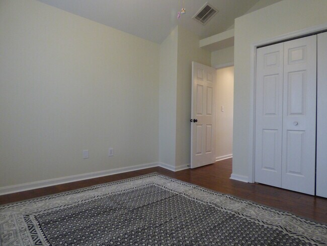 Building Photo - LOVELY HOME in Hamburg; Renovated, Garage, Many Upgrades!