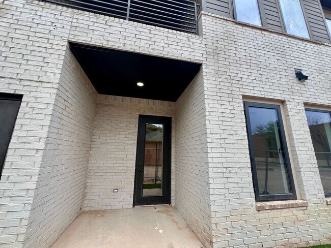 Building Photo - The Court At Overton