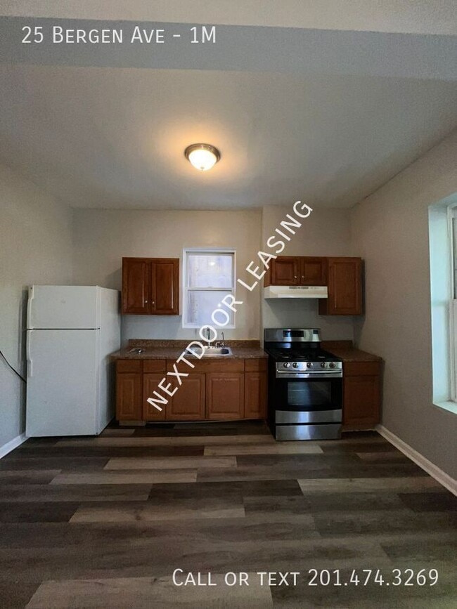 Building Photo - 25 Bergen Ave