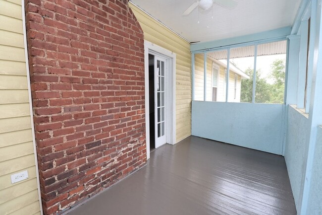 Building Photo - Live Near It All – 2 Bedroom Gem in Columb...