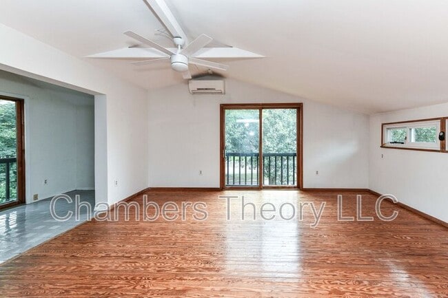 Building Photo - 419 S Barton St