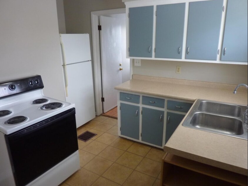 Building Photo - 3080 Steele Ave