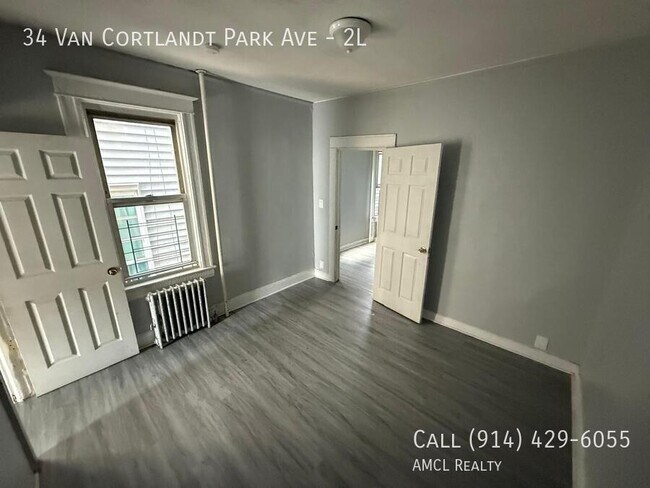 Building Photo - 34 Van Cortlandt Park Ave
