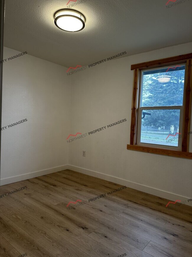 Building Photo - R58