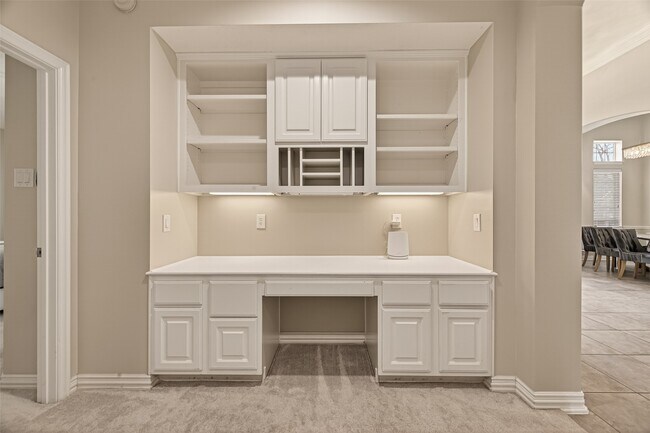 Building Photo - 171 E Lansdowne Cir