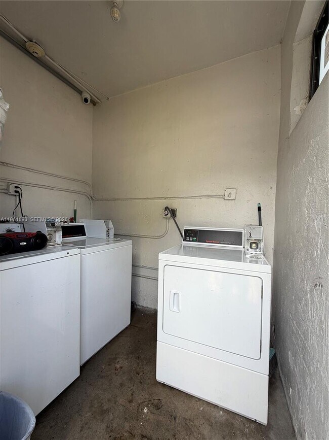 Building Photo - 17150 NE 23rd Ave